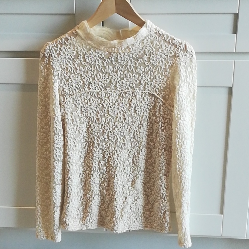 Feminine Lacey Lace Cream Ivory Top Blouse size XS